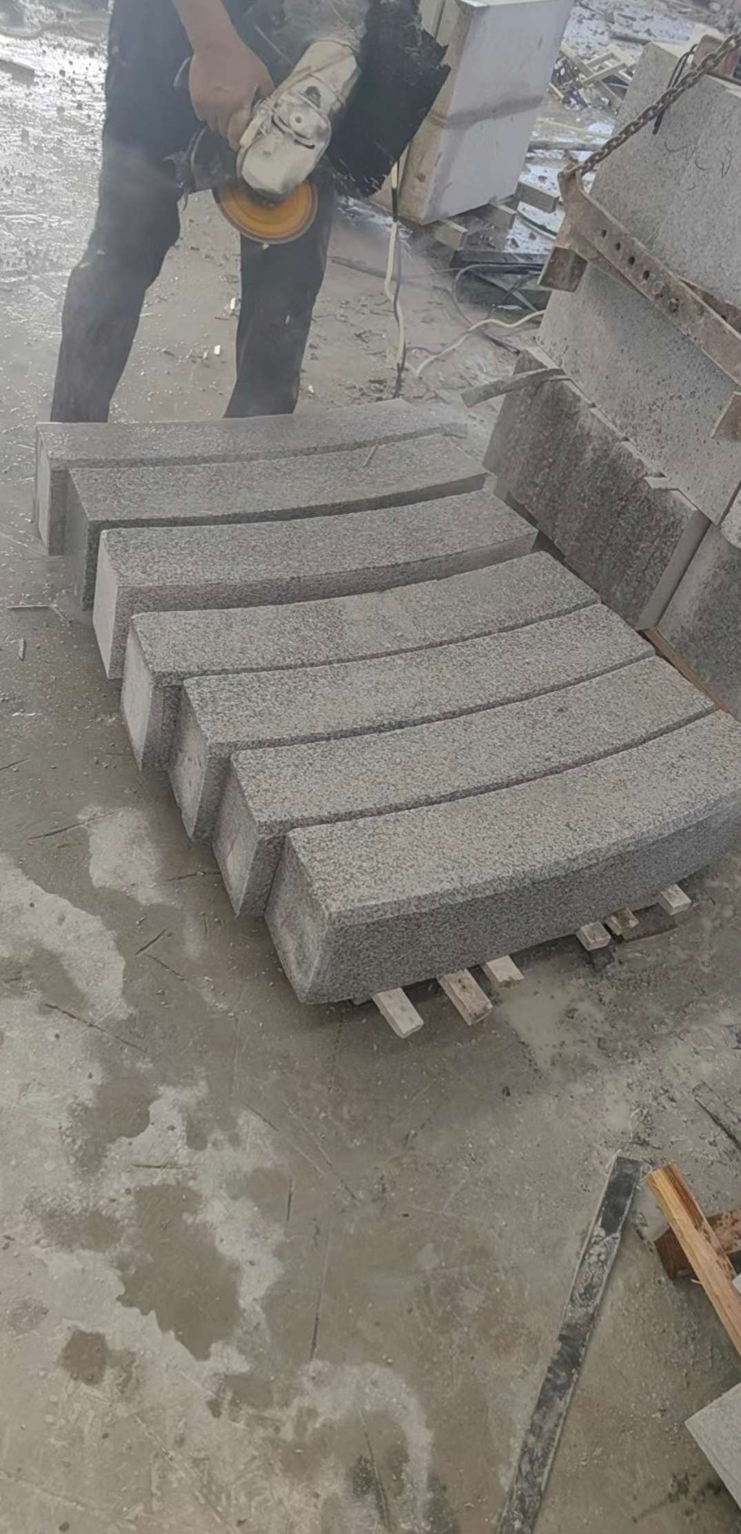 益阳芝麻白弧形路牙石