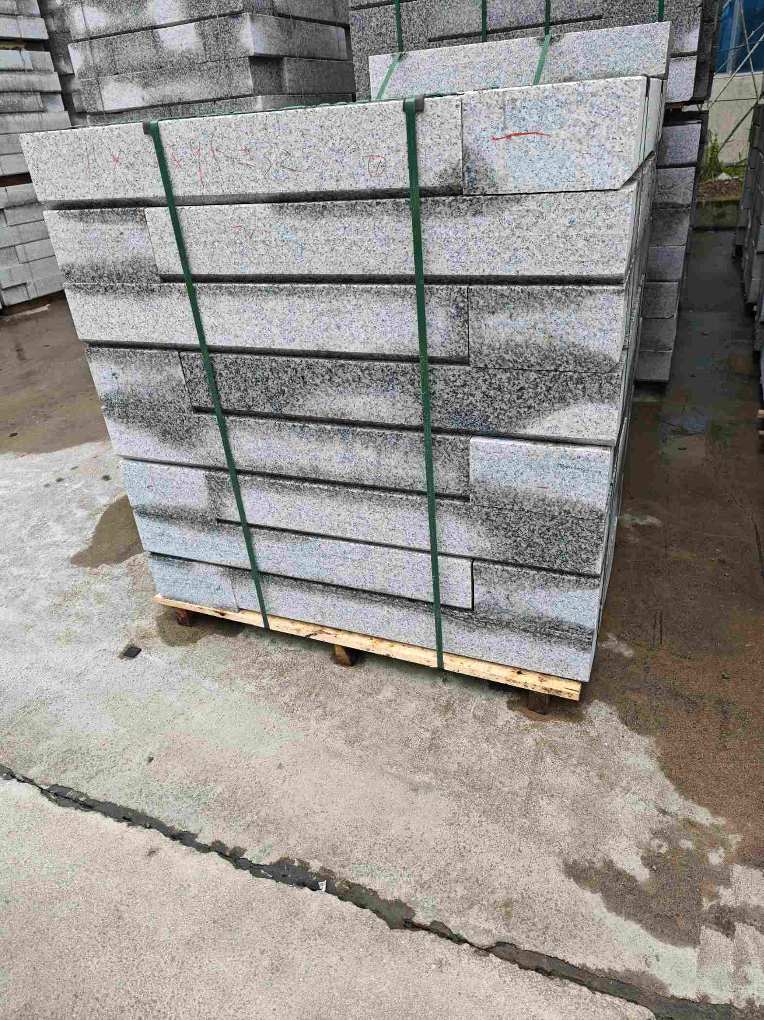 益阳芙蓉白路牙石，马路牙子