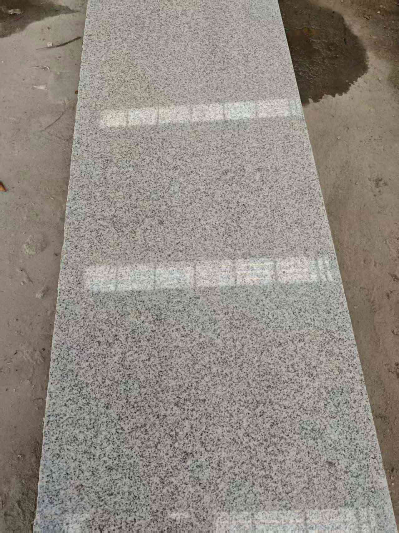 益阳芝麻白光面毛板